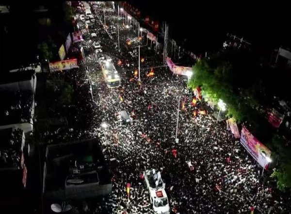 龙信金融 印度南部集会踩踏事件已致41人死亡